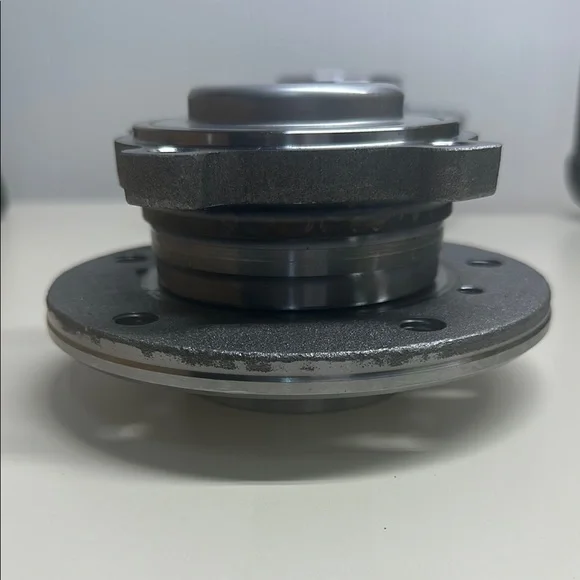 Silver Wheel Hub Assembly - Picture 3 of 4